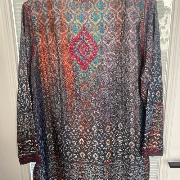 Beautiful Dolma 100% Silk Hand Embroidered Tunic - Picture 3 of 6